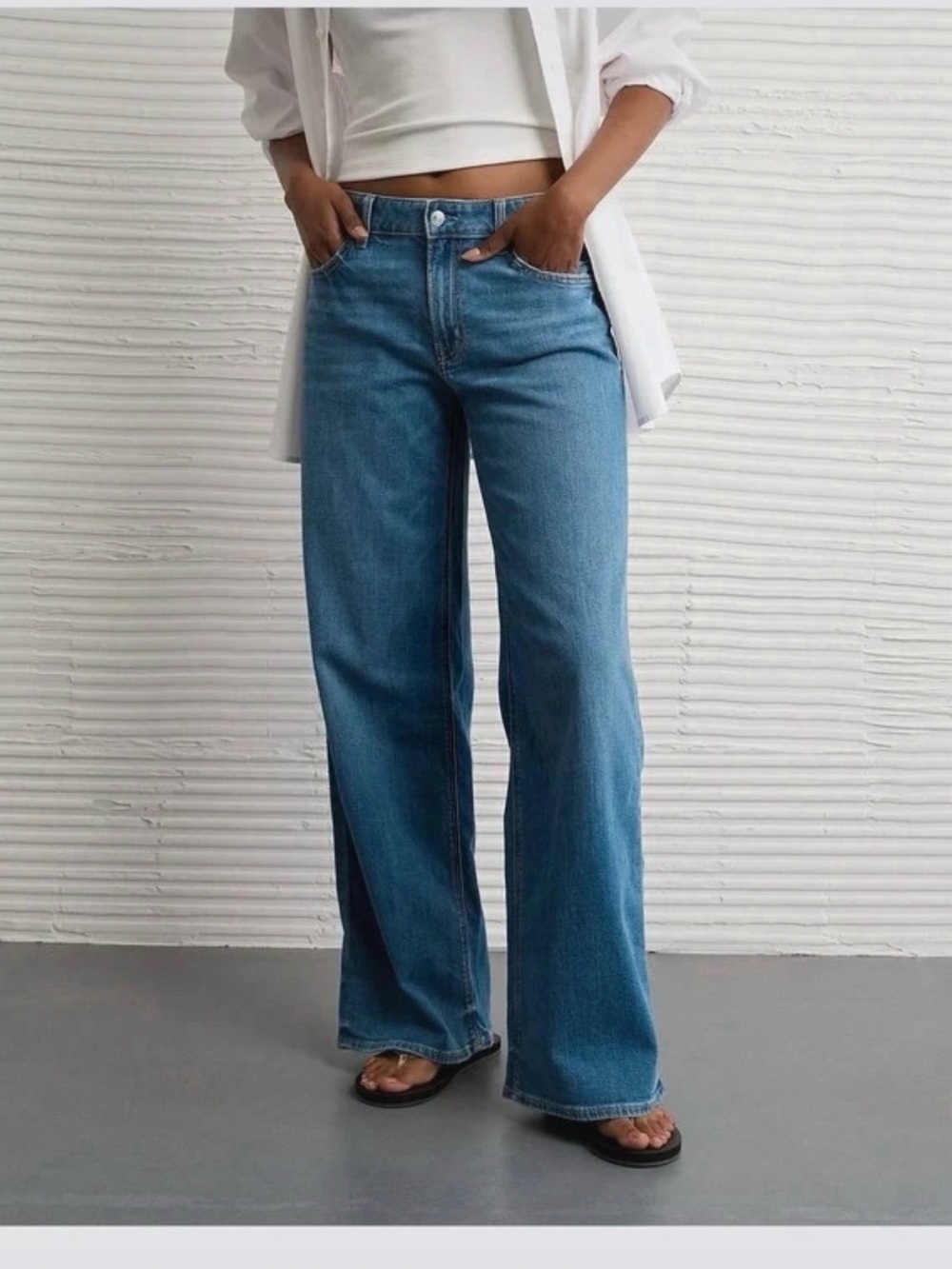 American Eagle Outfitters Medium Blue Wide-Leg Jeans